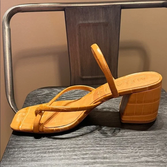 ANTONIO MELANI Croc-Embossed Tan Heels - Picture 6 of 11